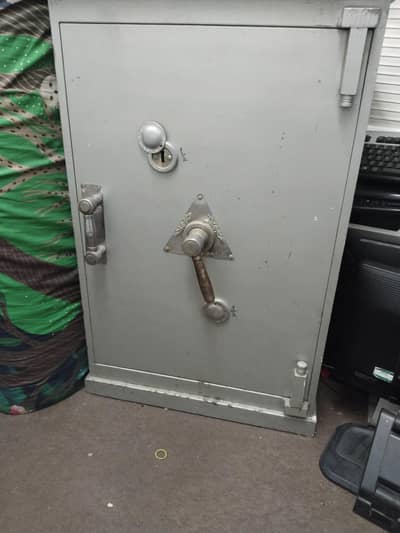 Large Size Iron Safe Lockers & Multi-Level Storage