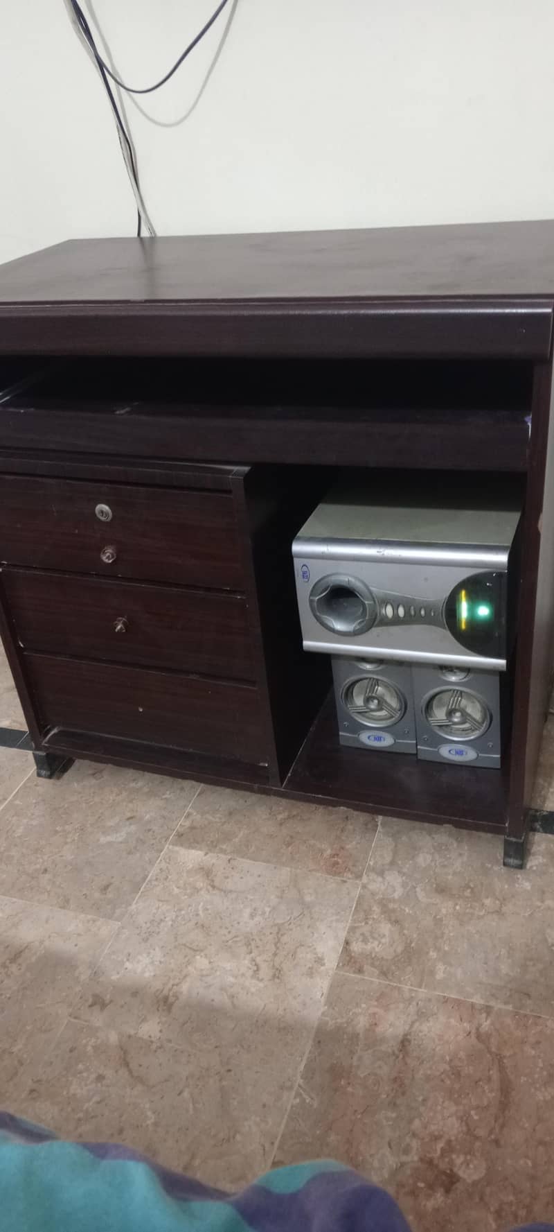 Computer table 1
