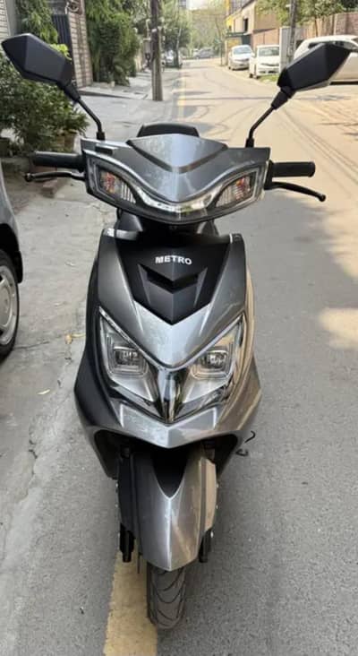 metro thrill scooty