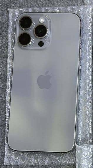 iPhone 15 pro max natural taitinium