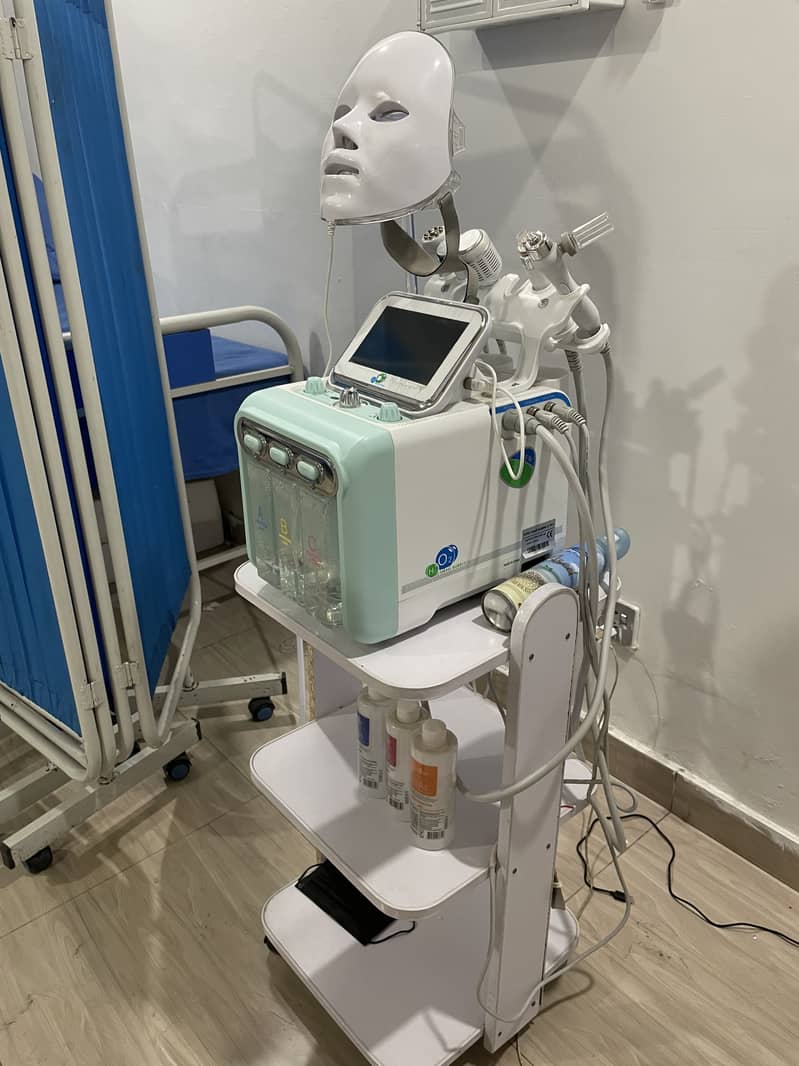 Hydrafacial machine 1