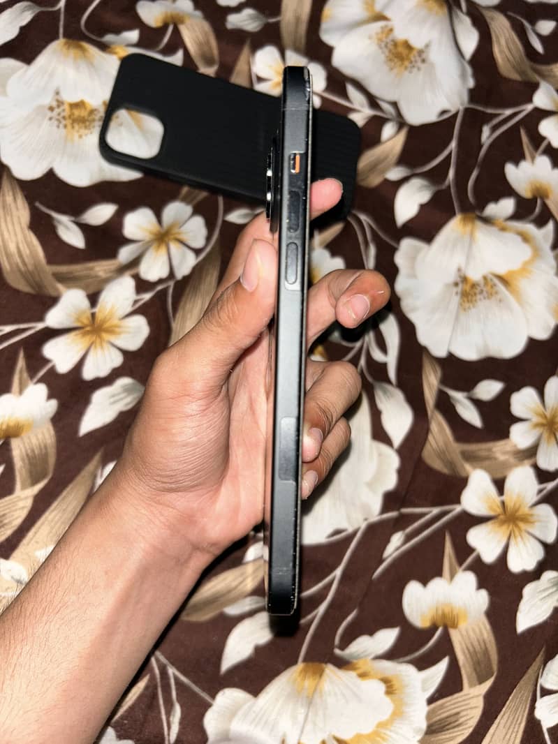 Iphone 15 plus 4