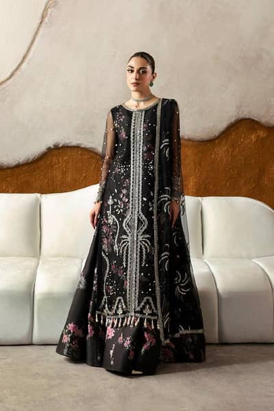 ORIGINAL WEDDING DRESS OF VANYA TOTALLY NEW AND UNWEARABLE