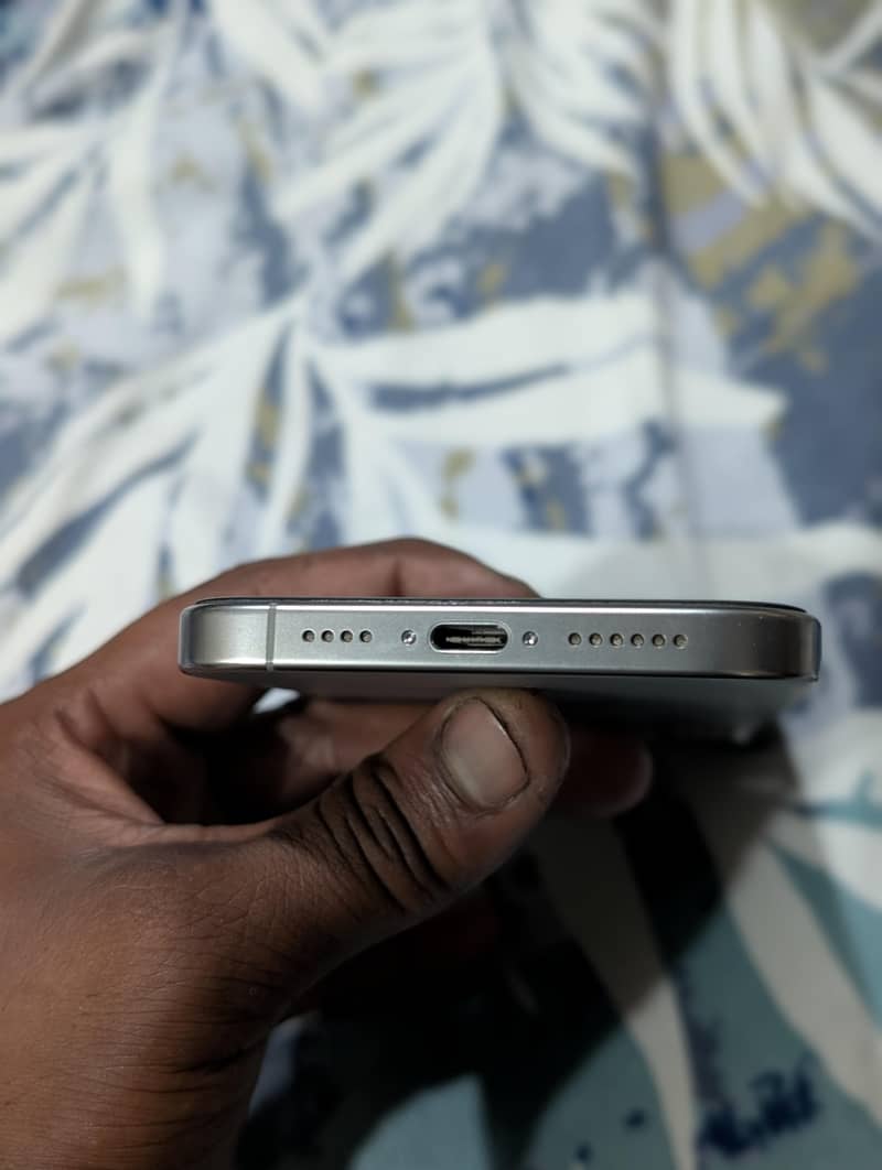 iphone 16 pro. max 1