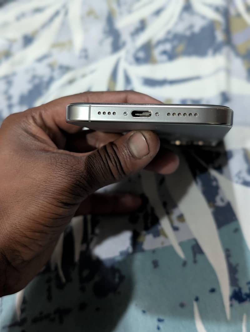 iphone 16 pro. max 2