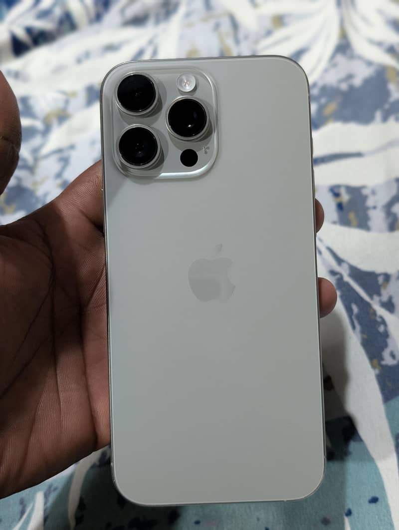 iphone 16 pro. max 6