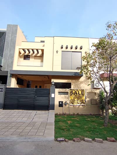 *COOLEST, PERFECT LOCATION, BETTER THEN A NEW HOUSE IN PHASE 6 DHA*