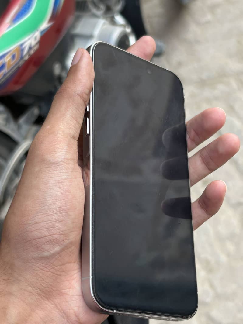 iPhone 14 pro max 3