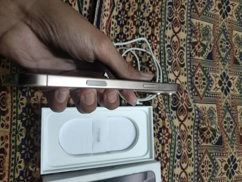 iphone 16 Pro Max 4