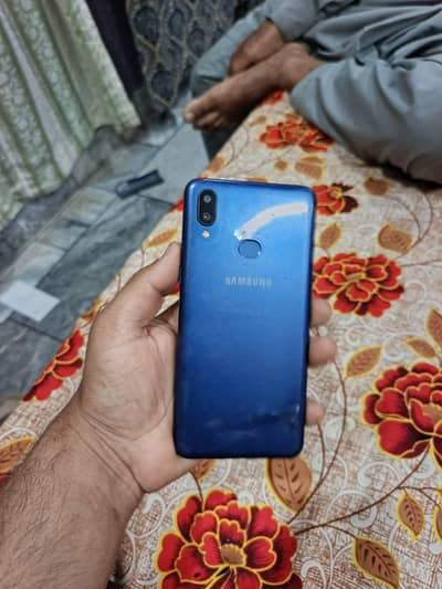 A10s 2gb 32gb urgent sale need cash price final ha