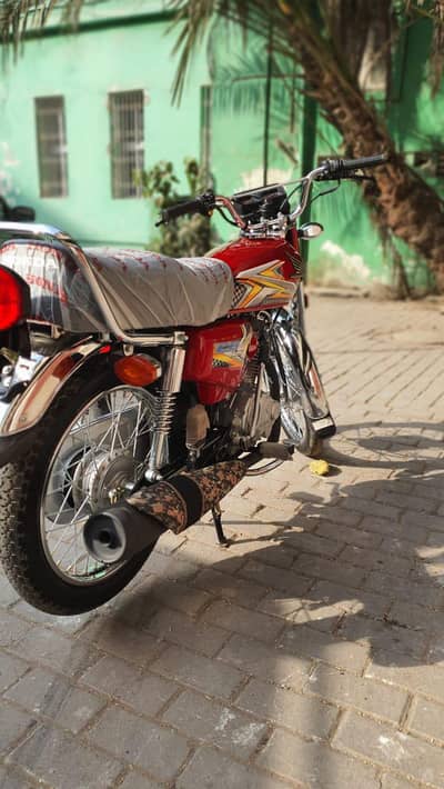 CG 125 2025 10 MONTH ZERO METER CONDITION FIRST OWNER KARACHI NUM