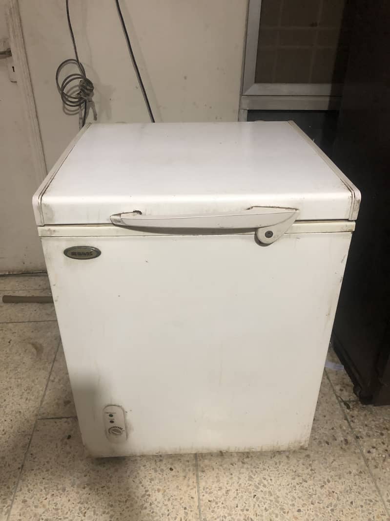 Waves deep freezer 0