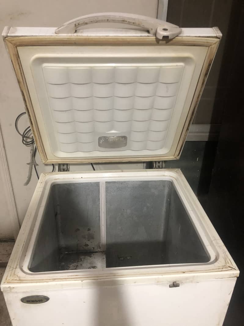 Waves deep freezer 8
