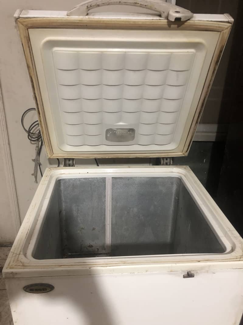 Waves deep freezer 9