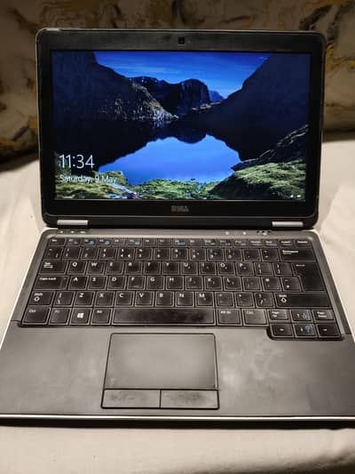 Dell i3 4th gen i3 4030u 8gb ddr3 ram 128gb sad With char