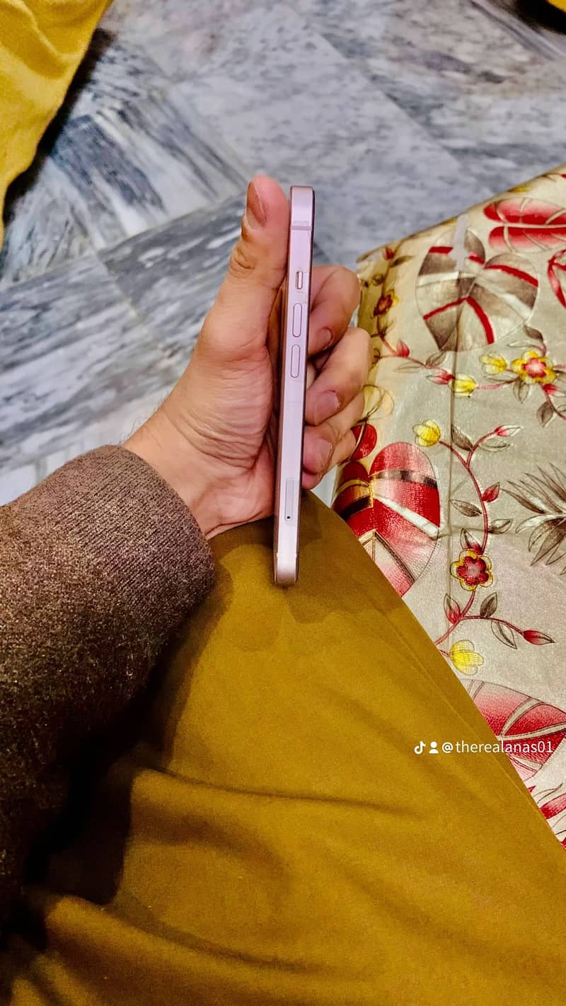 Iphone 13 4