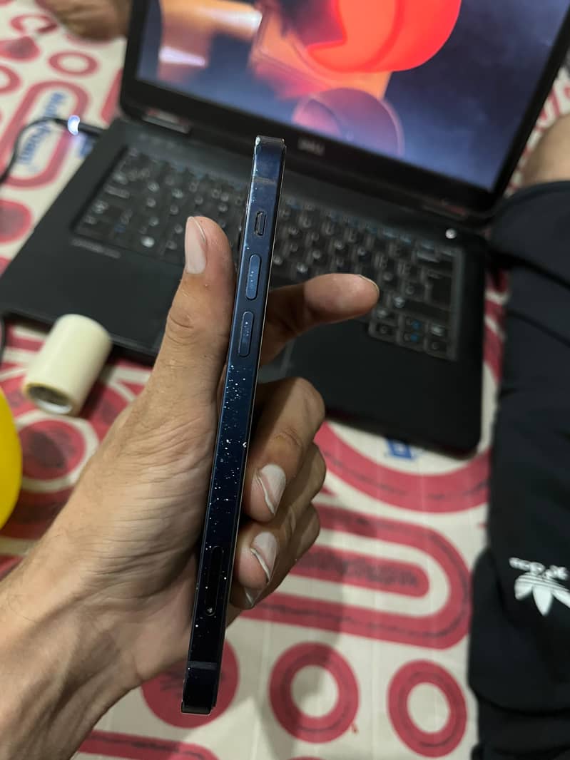 Apple iPhone 12 3