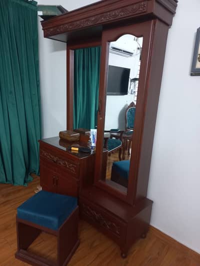 Dressing table