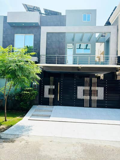 10 Marla Owner Built Bungalow For Sale In Paragon City Lahore | Prime Location