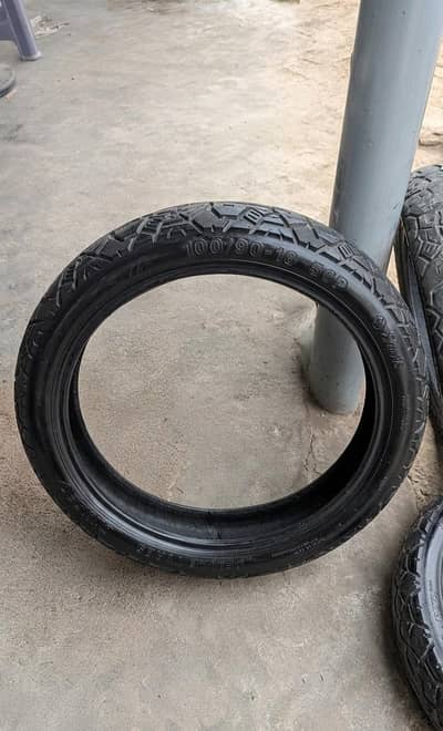 Servis Cruiser 100/90-18 Used Tyre – Excellent Grip & Condition