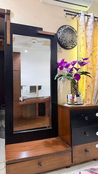 Dresser table for sale