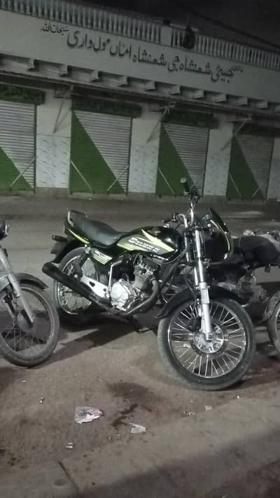 Honda deluxe 2007 model bike
