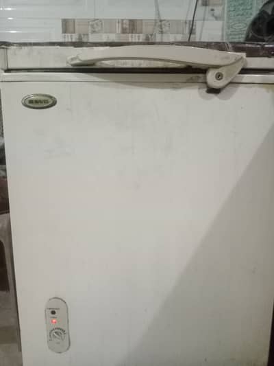 Single small size deep frezer good condition