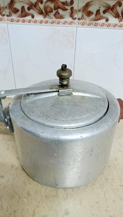 imported original heavy indian cooker 5 litre price nigotiable