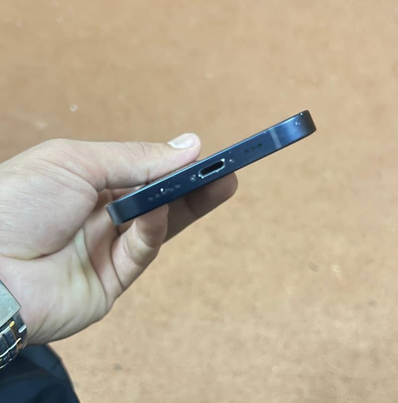 iPhone 12 2