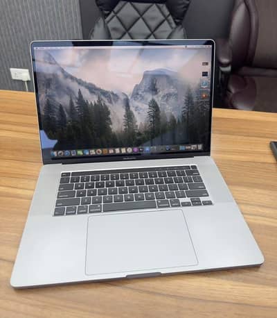 MAC PRO 16 inch (2019) CORE I7 (32/1000gb SSD) (4gb GPU) TOUCHBAAR