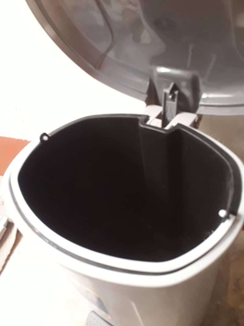 dustbin 1