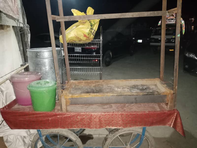 تکہ سیخ کا سامان اور چار ٹائروں والا ٹھیلہ برائے فروخت 0