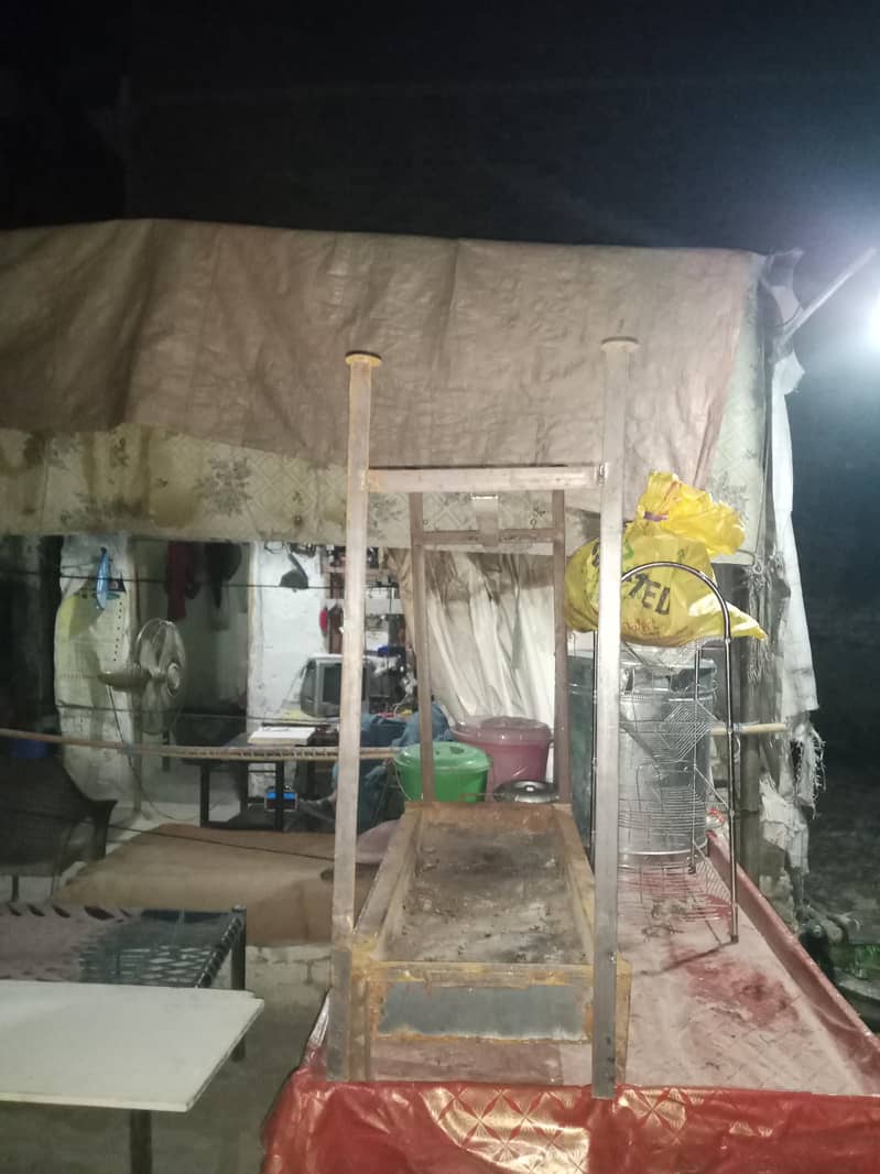تکہ سیخ کا سامان اور چار ٹائروں والا ٹھیلہ برائے فروخت 1