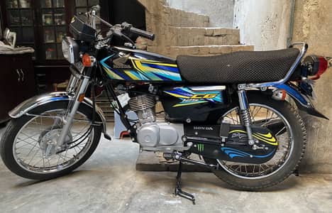 Honda 125 black colour