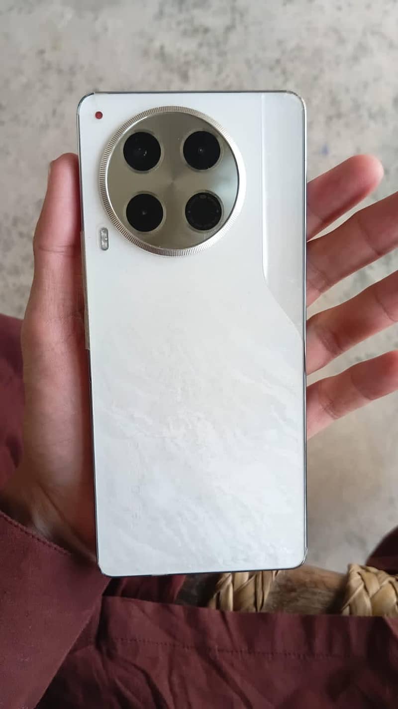 Tecno camon 30 0