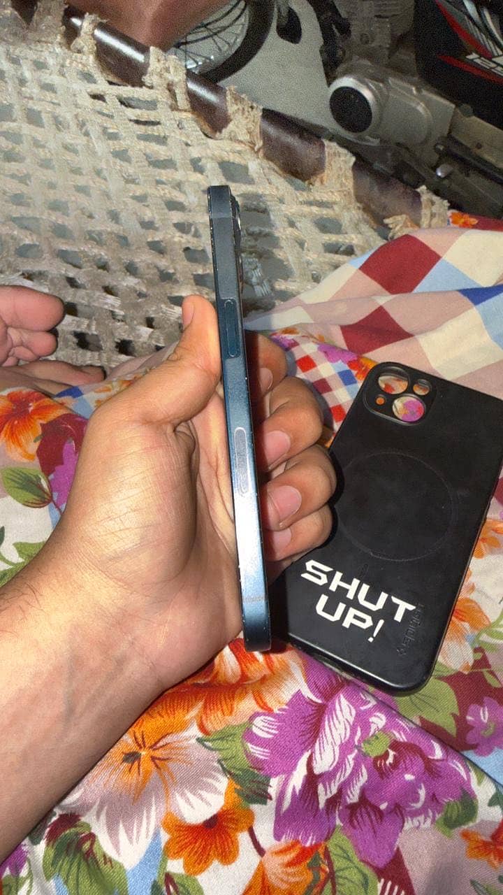 iPhone 13 0