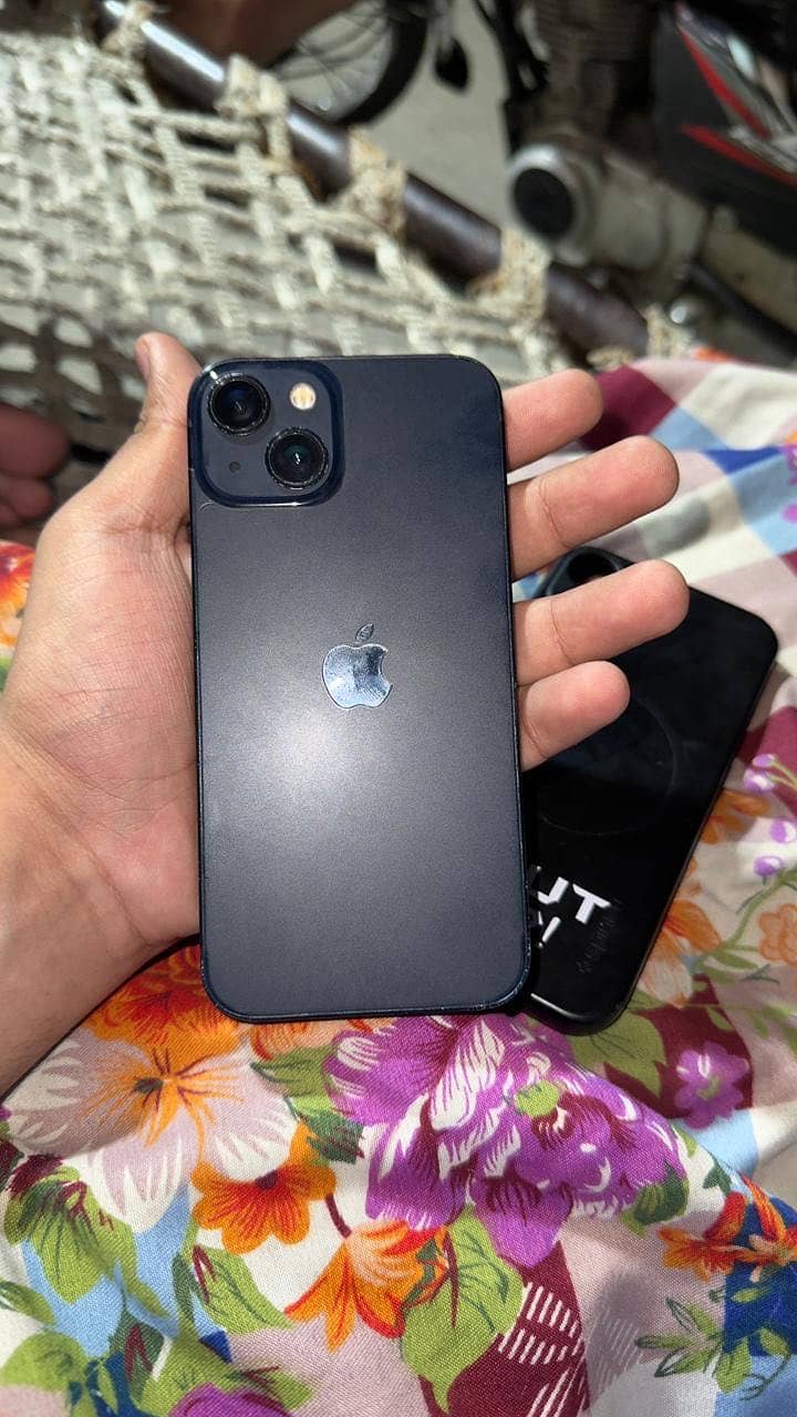 iPhone 13 4