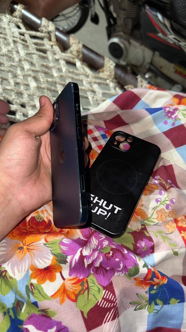 iPhone 13 6