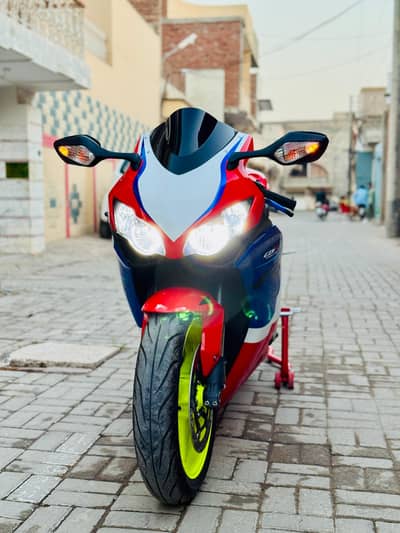 HONDA CBR 1000 FIREBLADE. Model 2008. Import 2016.