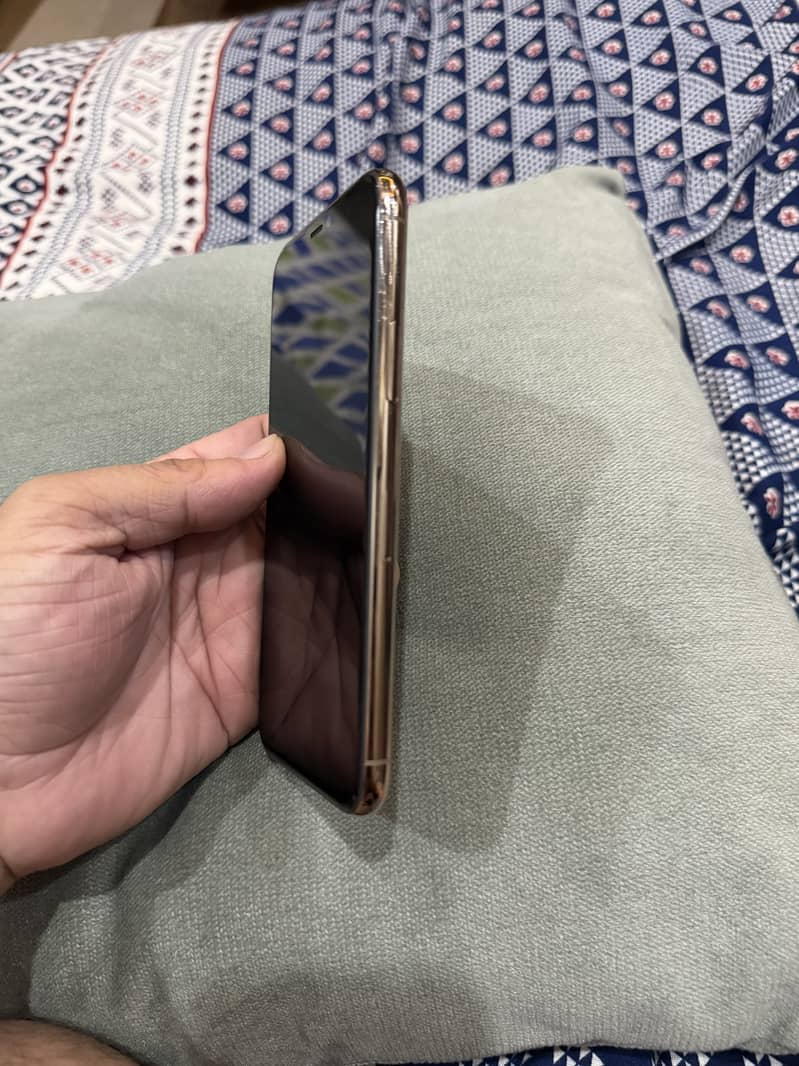 iphone 11 pro 2