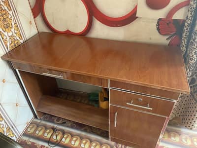 Computer table