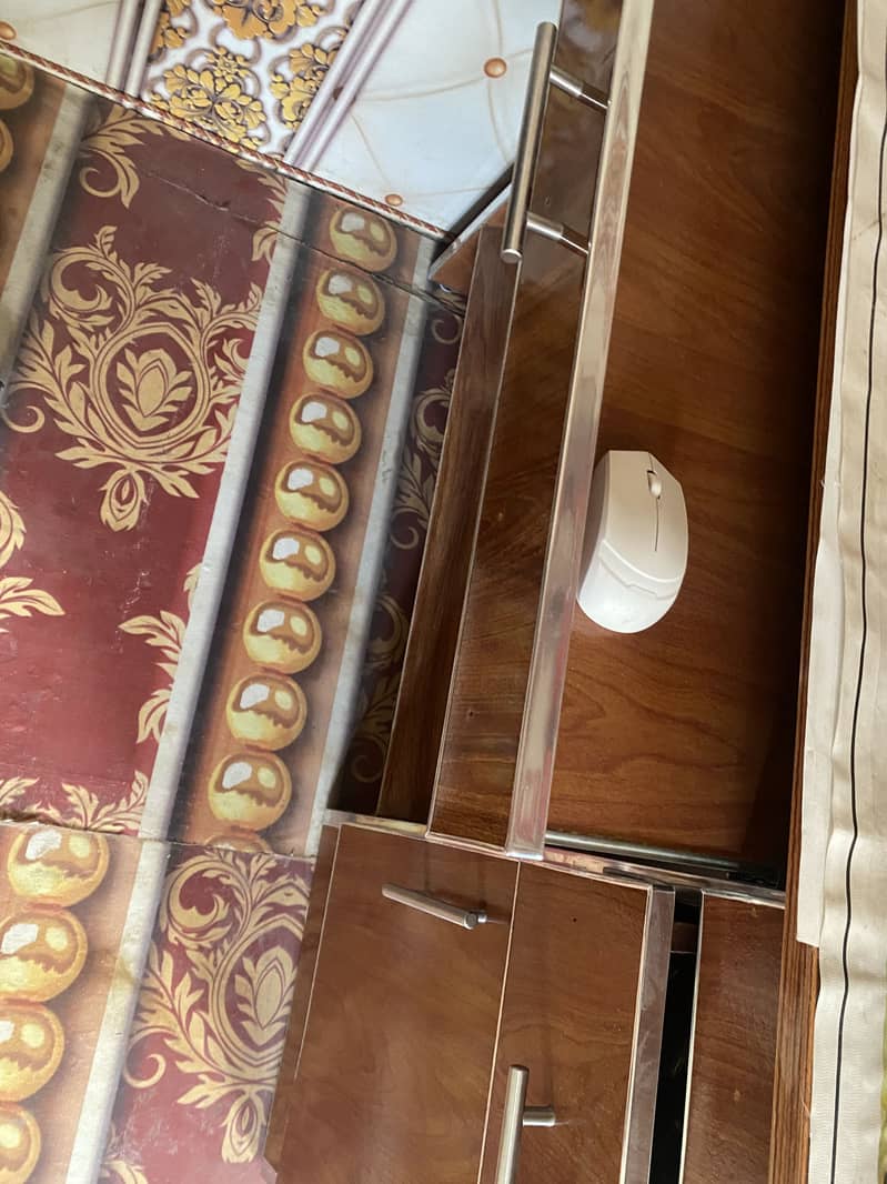 Computer table for sale available 2
