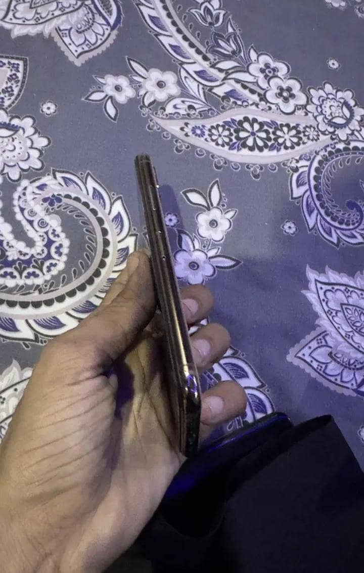 iPhone Xs 2
