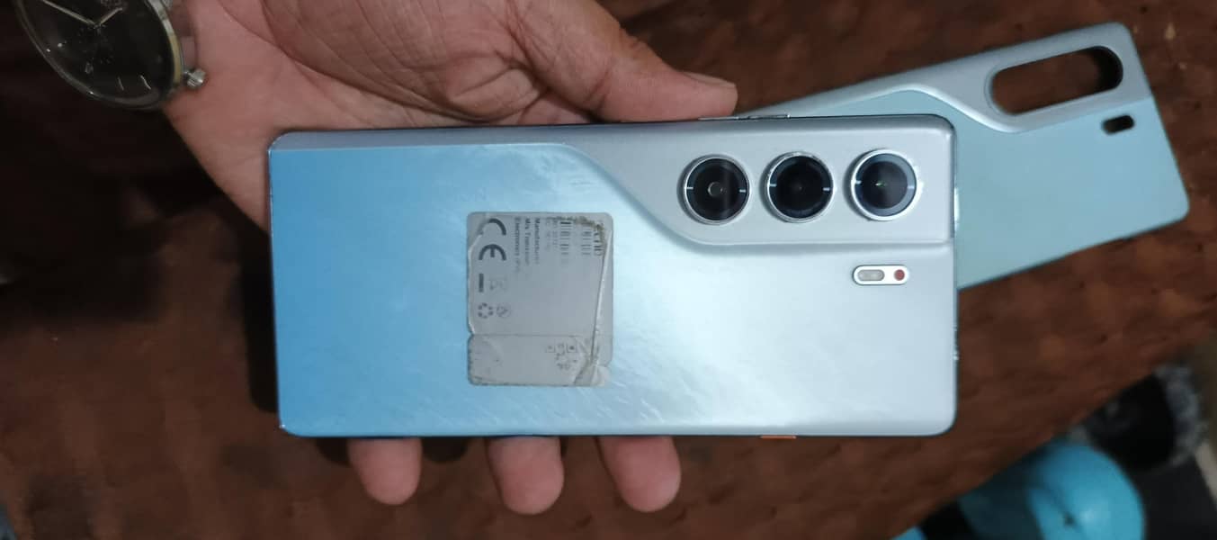 Tecno camon 40 pro 0