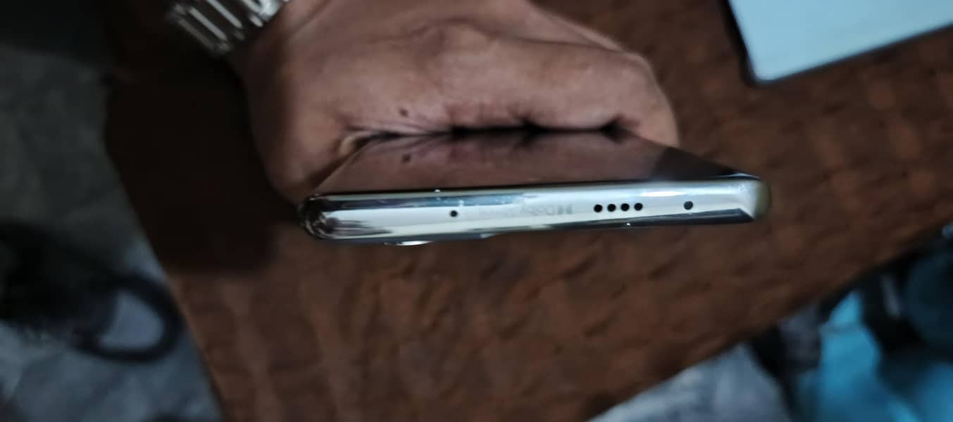 Tecno camon 40 pro 4