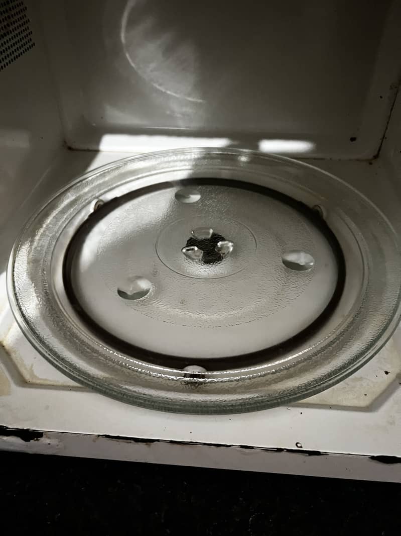 Dawlance Microwave 2