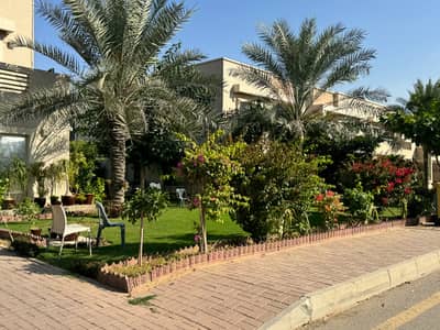 200 Sq Yd Boulevard Category Quaid Villa In Precinct-2 Just 1 Min Drive From Main Gate Entrance, Surrounded By Park, Mosque, Sports Complex &Amp; Shopping Gallery. Ideal For Residence Or Rental Investment. Call Now!