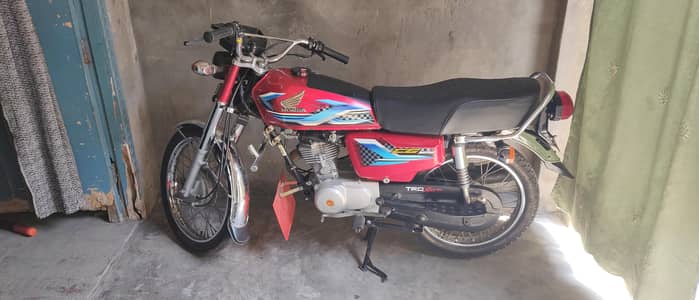 honda 125 saaf suthri bike  model 2023 /24,      ph,,,0313 8707577 jaz