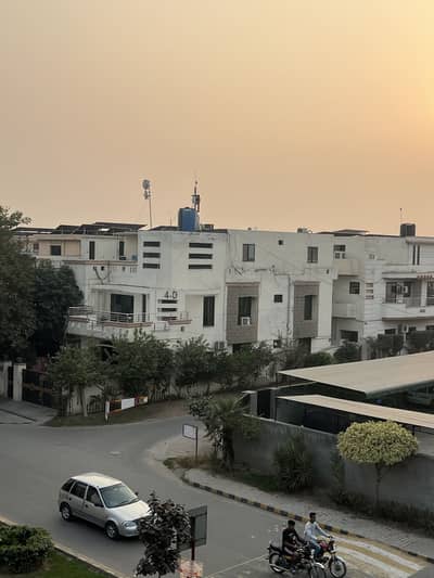 5 Marla R-Block best location plot for sale