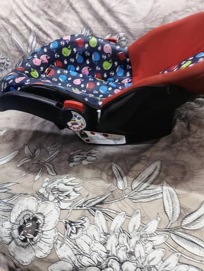 selling carry cot/ car seat